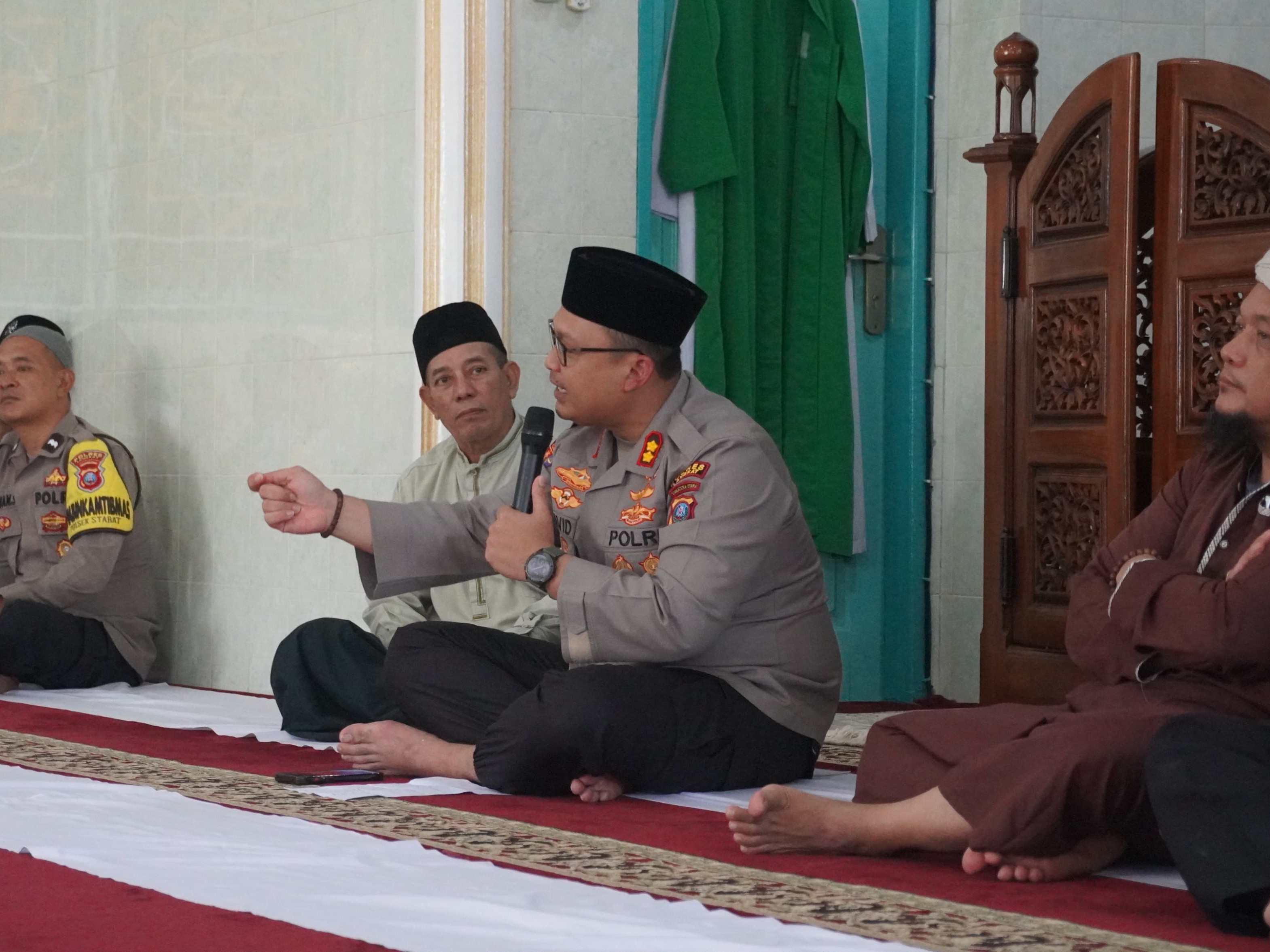 Momen Jumat Curhat, Kapolres Langkat Ajak Masyarakat Terus Jaga Kamtibmas Pasca Pemungutan Suara